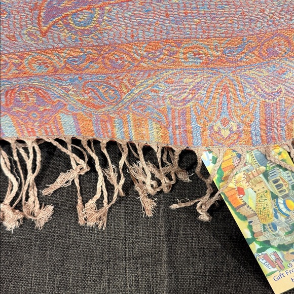 Cashmere Elegant Paisley Shawl/Scarf - Picture 2 of 3